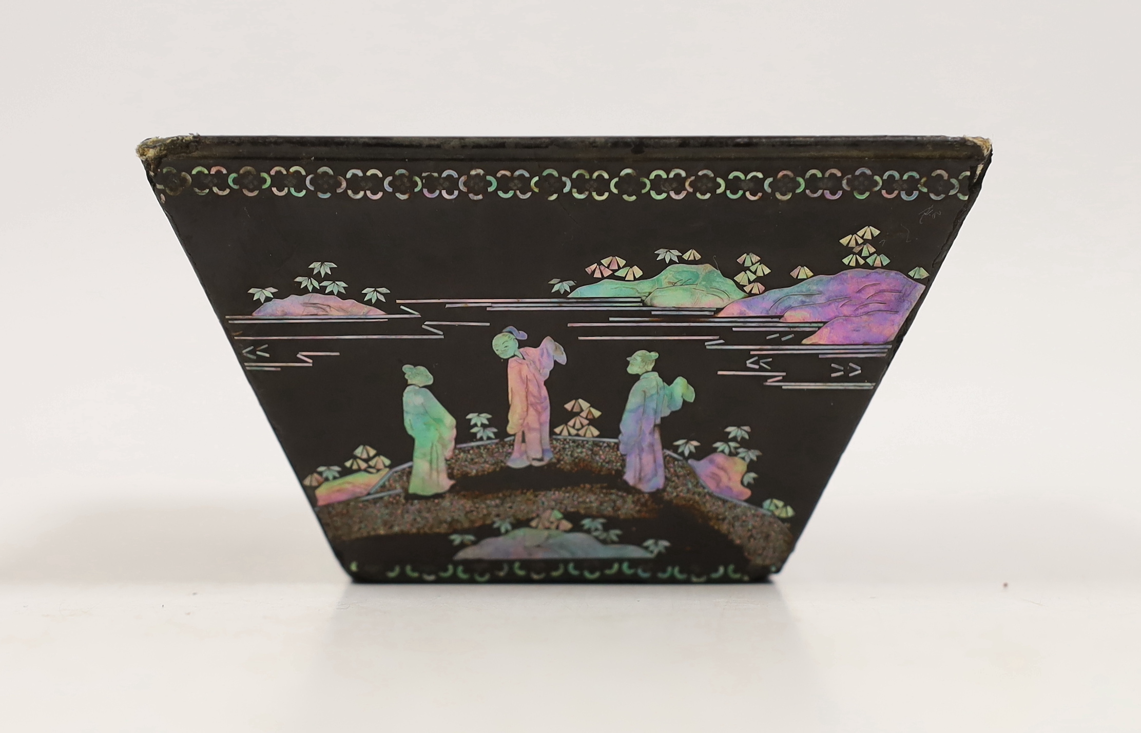 A Chinese Kangxi period lac burgaute (lacquer) vessel, top of vessel 10cm square